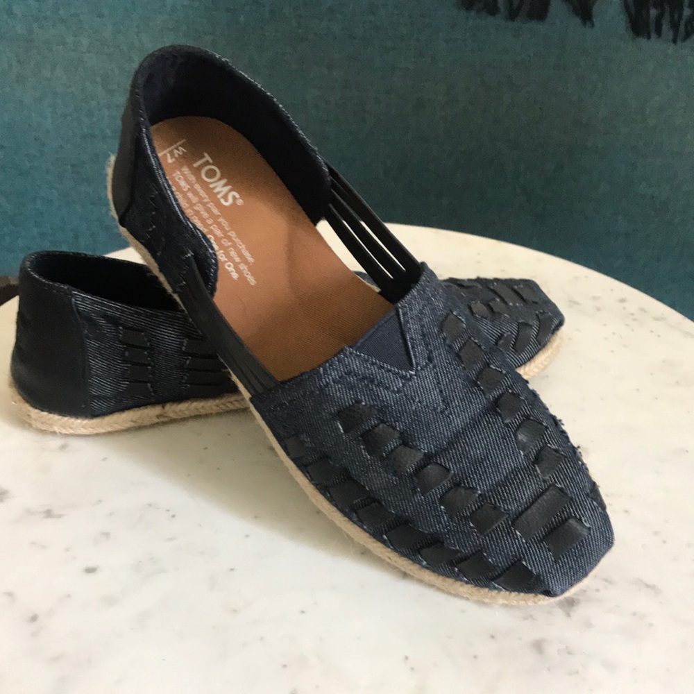 Toms black huarache loafer